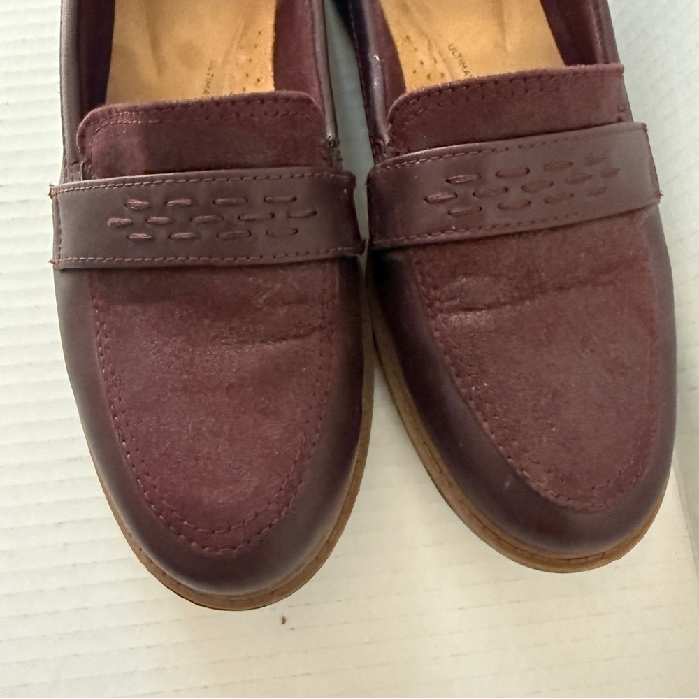 Clarks Collection Burgundy Academia Leather Moccasin Loafer Womens size 8 - Picture 3 of 8